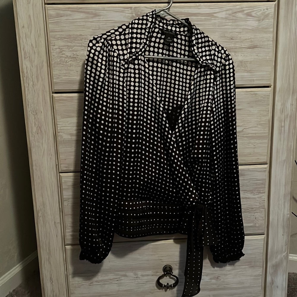 White and black long sleeve shirt